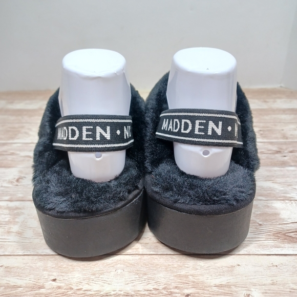 Steve Madden NYC Fuzzy Fluffy Indoor Outdoor Slippers Black Like New Size 9 - Picture 5 of 16